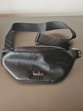 NWOT Black Volcom Belt Bag - Classic Crossbody Fanny Pack